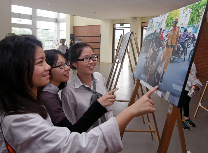 trao-giai-cuoc-thi-anh-van-hoa-giao-thong-cung-ams