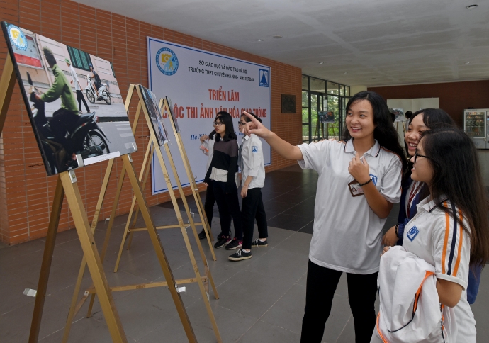 trao-giai-cuoc-thi-anh-van-hoa-giao-thong-cung-ams