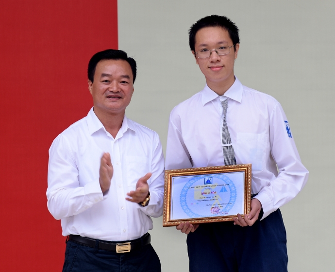 trao-giai-cuoc-thi-anh-van-hoa-giao-thong-cung-ams