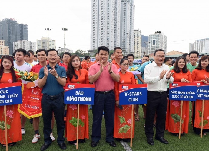 le-khai-mac-cup-bao-giao-thong-lan-4-soi-noi-va-y-