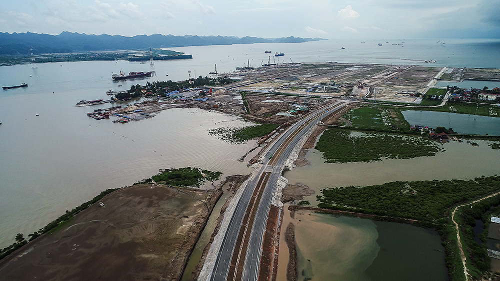 ngam-cau-vuot-bien-dai-nhat-dong-nam-a-sap-khanh-t