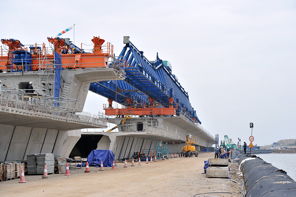 ngam-cau-vuot-bien-dai-nhat-dong-nam-a-sap-khanh-t