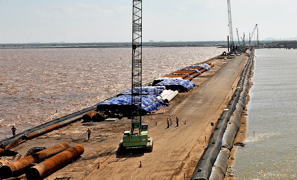 ngam-cau-vuot-bien-dai-nhat-dong-nam-a-sap-khanh-t