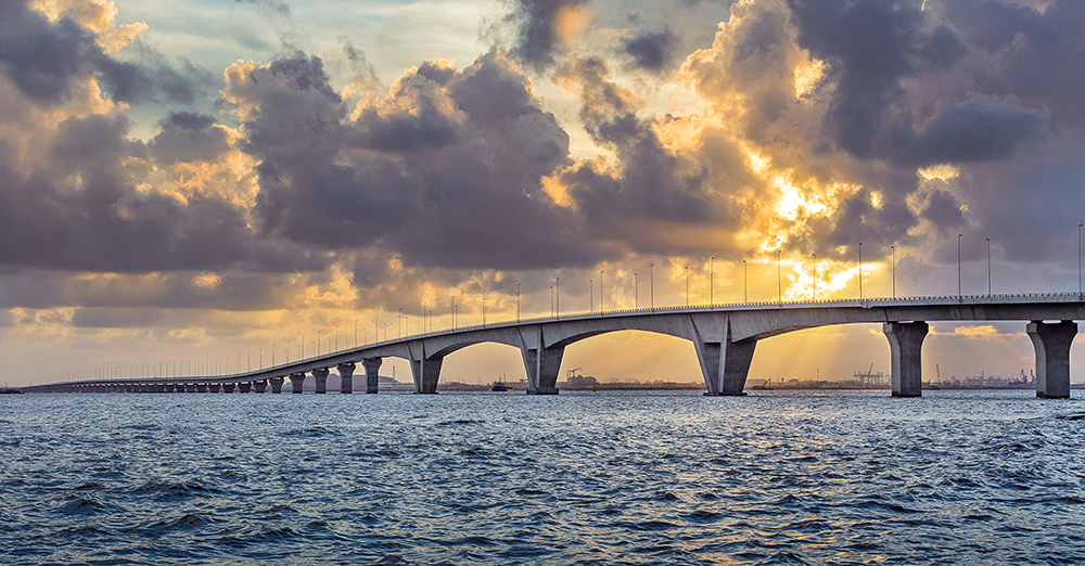 ngam-cau-vuot-bien-dai-nhat-dong-nam-a-sap-khanh-t