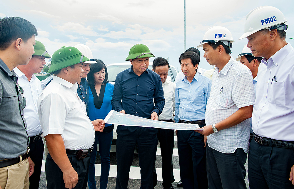 ngam-cau-vuot-bien-dai-nhat-dong-nam-a-sap-khanh-t