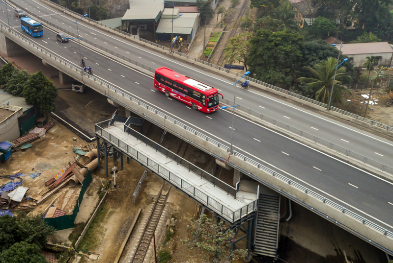 quoc-lo-1-rong-thenh-thang-don-tet (3)