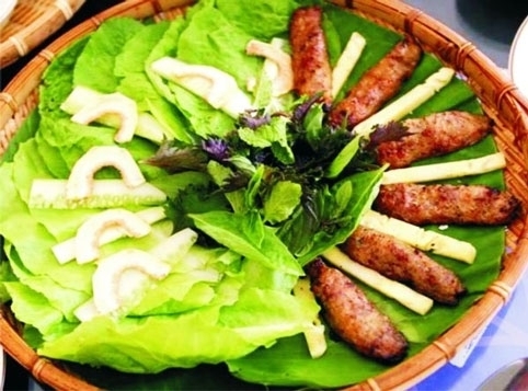 nhung-mon-dac-san-hue-dung-nen-bo-lo-9-giadinhonli