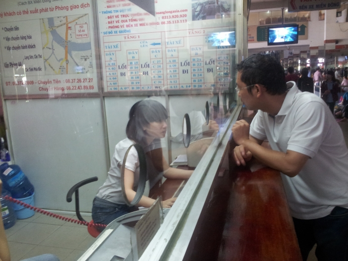 Người d&acirc;n mua v&eacute; nhanh hơn, kh&ocirc;ng c&ograve;n cảnh chen lấ