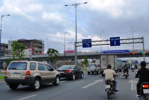 đại lộ V&otilde; Văn Kiệt hướng ra đường Mai Ch&iacute; Thọ, Q.2