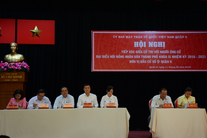 &ocirc;ng B&ugrave;i Xu&acirc;n Cường (thứ 2 từ phải qua) c&ugrave;ng với 4 