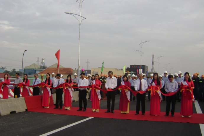 cầu vượt G&ograve; M&acirc;y th&ocirc;ng xe s&aacute;ng 5-1 (4)