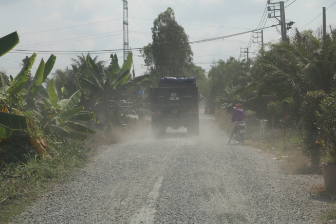 Tuyến đường Thế Lữ, huyện B&igrave;nh Ch&aacute;nh nhỏ, hẹp hiện