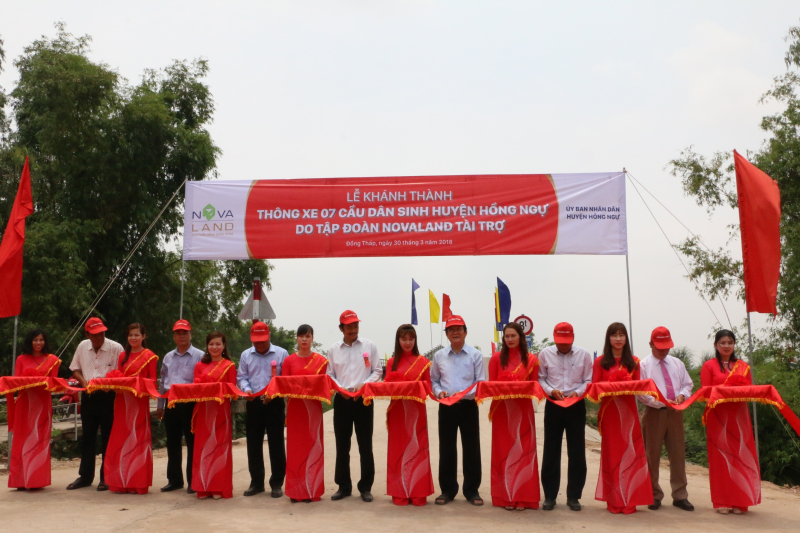 Nguy&ecirc;n Chủ tịch nước Trương Tấn Sang c&ugrave;ng c&aacute;c đại 