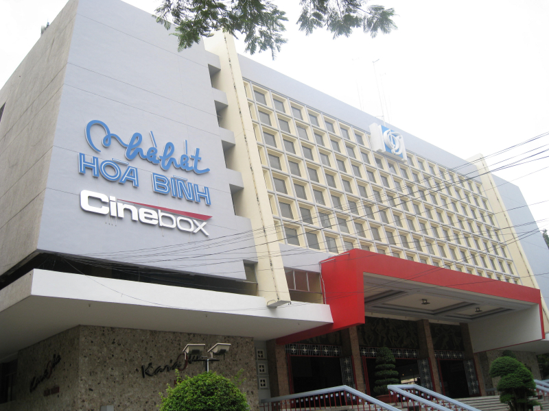 Nh&agrave;_h&aacute;t_H&ograve;a_B&igrave;nh