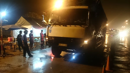 bat-doan-xe-cho-qua-tai-lien-tinh-tren-quoc-lo-5-2