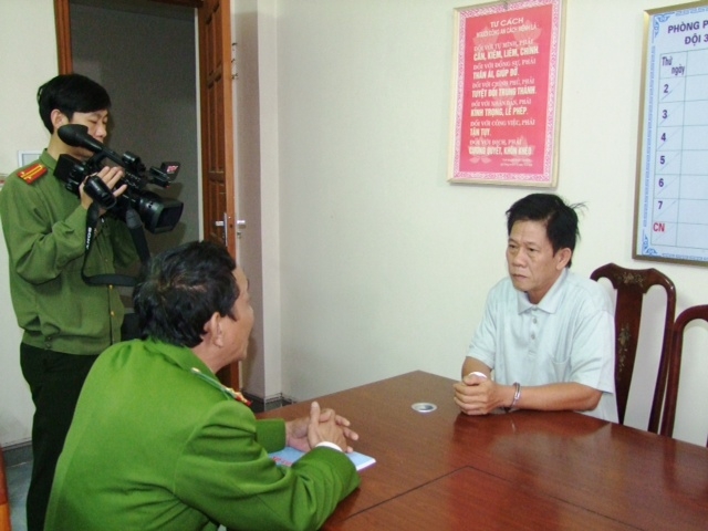 Trần Văn Nhứt tại cơ quan điều tra (1)