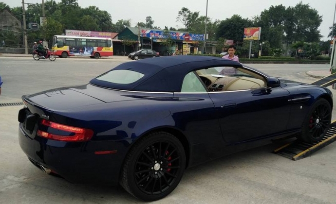 Aston Martin DB9 H&agrave; Tĩnh