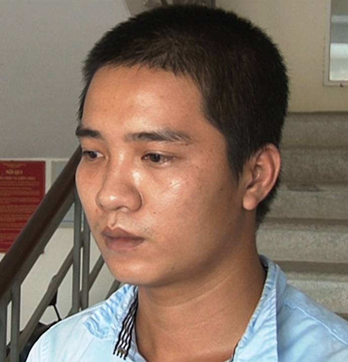 Bat- nhan- vien- ban- hang- tap- hoa- chiem- doat-