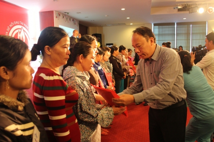 Uy- ban- ATGT- Quoc- gia- ho- tro- con- em- nan- n