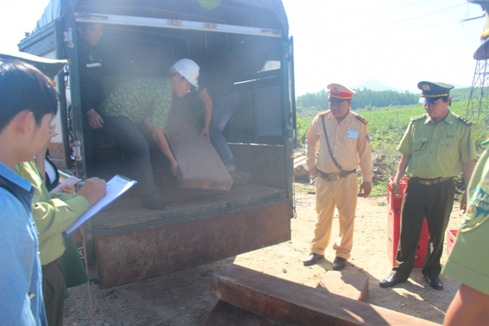 Bat- xe- tai- cho- 35- phach- go- nguy- trang- duo