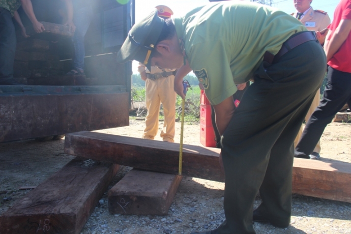 Bat- xe- tai- cho- 35- phach- go- nguy- trang- duo