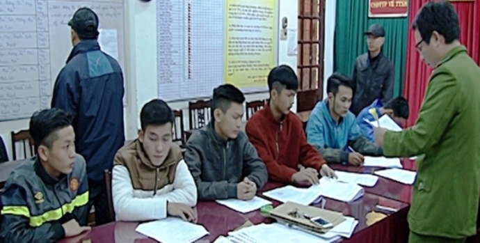 Bat- tam- giam- 6- thanh- nien- giai- quyet- mau- 