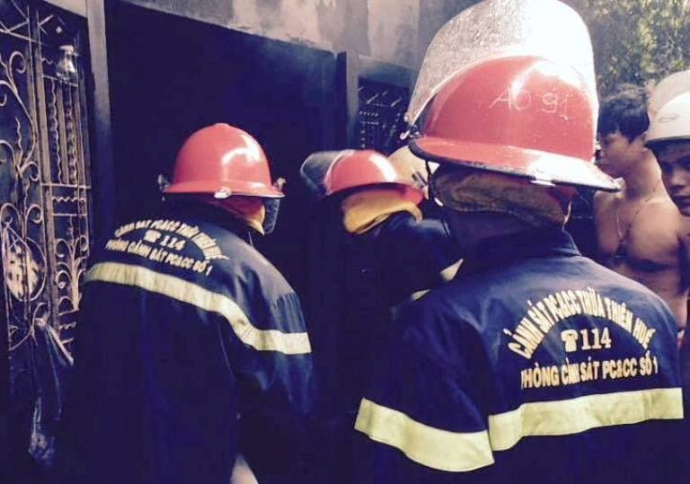 Chay- can- nha- kho- chua- nguyen- lieu- tram- va-