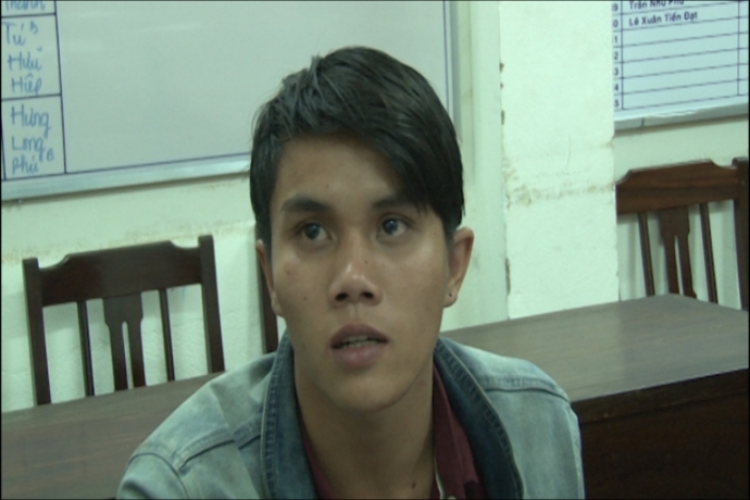 Nhom- cuop- giat- tui- xach- phu- nu- di- xe- may-