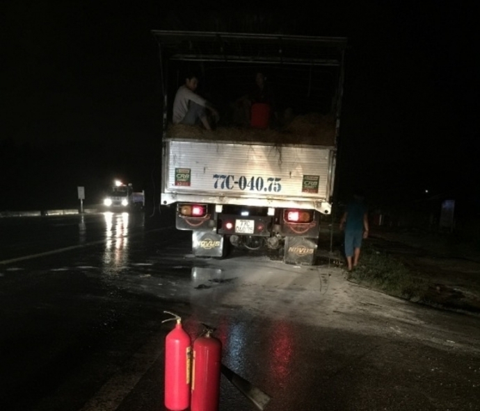 Khen- thuong- CSGT- kip- thoi- giai- cuu- xe- dua-