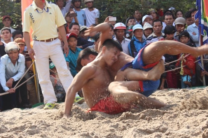 ANH- Nhung- pha- vat- vo- dep- mat- tren- soi- vat