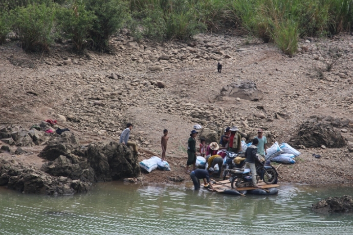 Dan- ban- Cu- Pua- cuc- nhoc- cong- san- qua- song