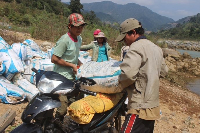 Dan- ban- Cu- Pua- cuc- nhoc- cong- san- qua- song