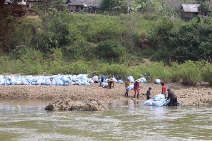 Dan- ban- Cu- Pua- cuc- nhoc- cong- san- qua- song