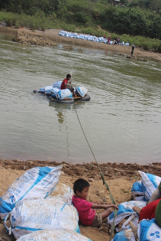 Dan- ban- Cu- Pua- cuc- nhoc- cong- san- qua- song