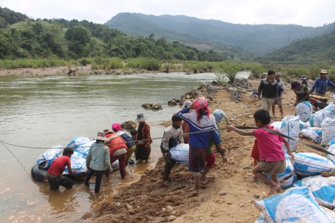 Dan- ban- Cu- Pua- cuc- nhoc- cong- san- qua- song