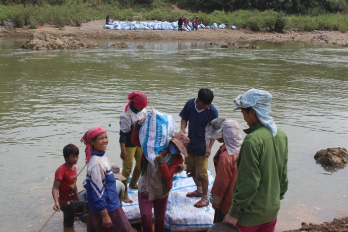 Dan- ban- Cu- Pua- cuc- nhoc- cong- san- qua- song