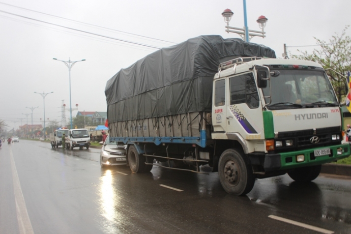 Camry- 4- cho- chui- dit- xe- tai- tren- QL1- Quan