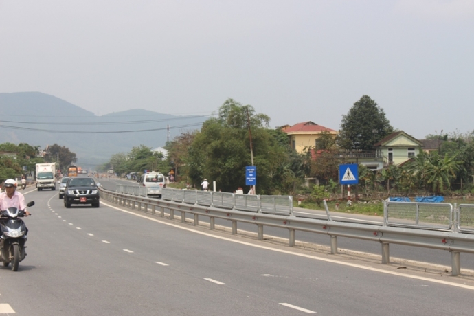 Bo- tay- truoc- nan- pha- luoi- chong- loa- QL1- H