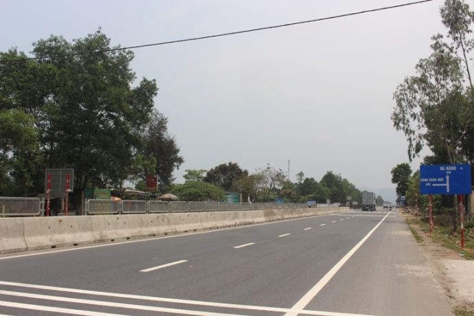 Bo- tay- truoc- nan- pha- luoi- chong- loa- QL1- H