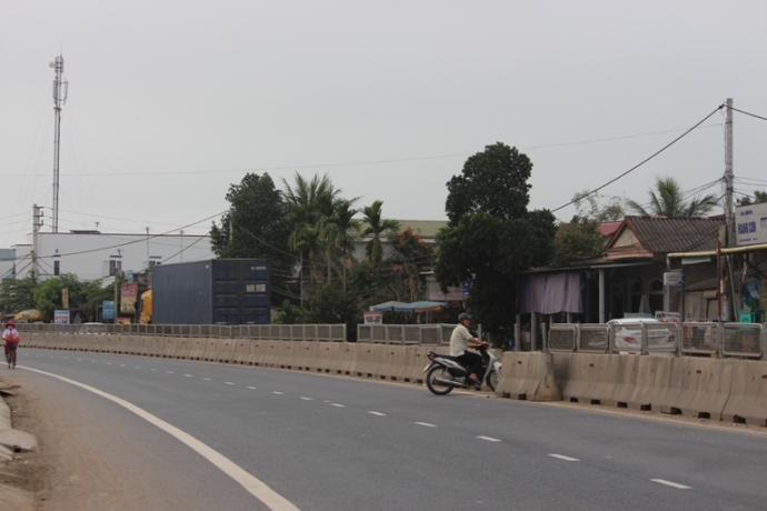 Bo- tay- truoc- nan- pha- luoi- chong- loa- QL1- H