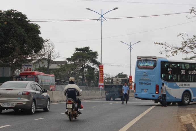 Bo- tay- truoc- nan- pha- luoi- chong- loa- QL1- H