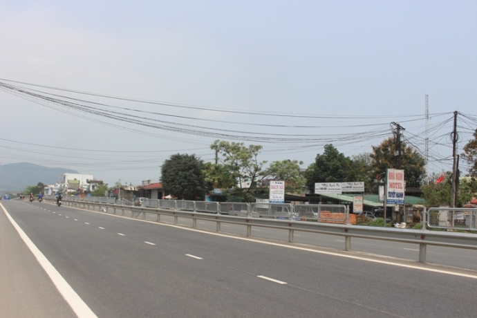 Bo- tay- truoc- nan- pha- luoi- chong- loa- QL1- H