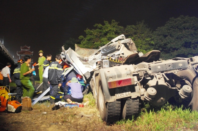 Xe- dau- keo- lao- xuong- cau- Da- Vien- tai- xe- 