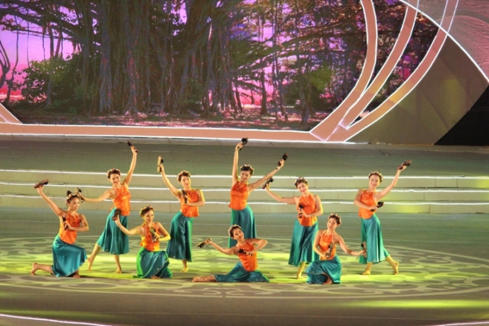 Hue- mai- tron- tinh- gia- ban- Festival- Hue- 201