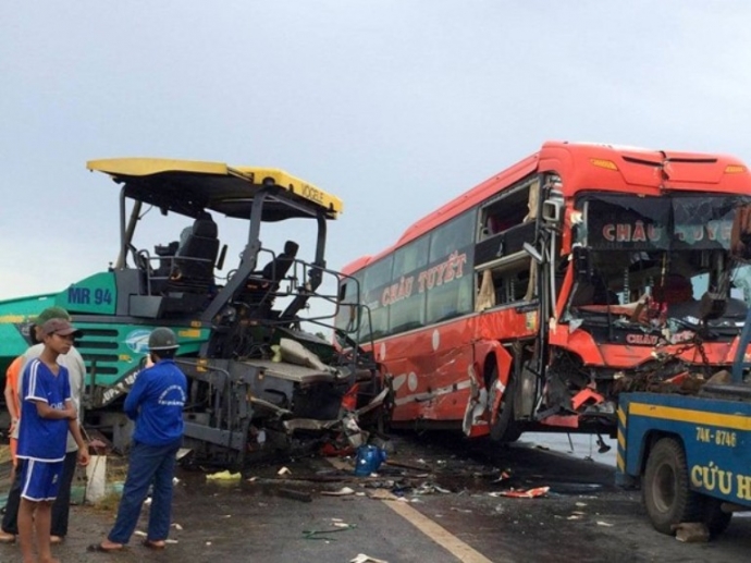 Xe- khach- giuong- nam- tong- xe- tham- nhua- duon