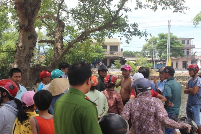 3- tre- em- duoi- nuoc- thuong- tam- tai- Hue- 4