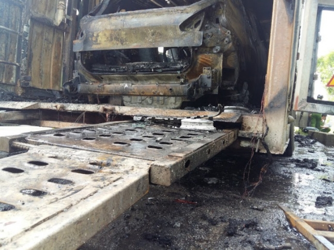 Xe- dau- keo- cho- 6- xe- hop- chay- ngun- ngut- t