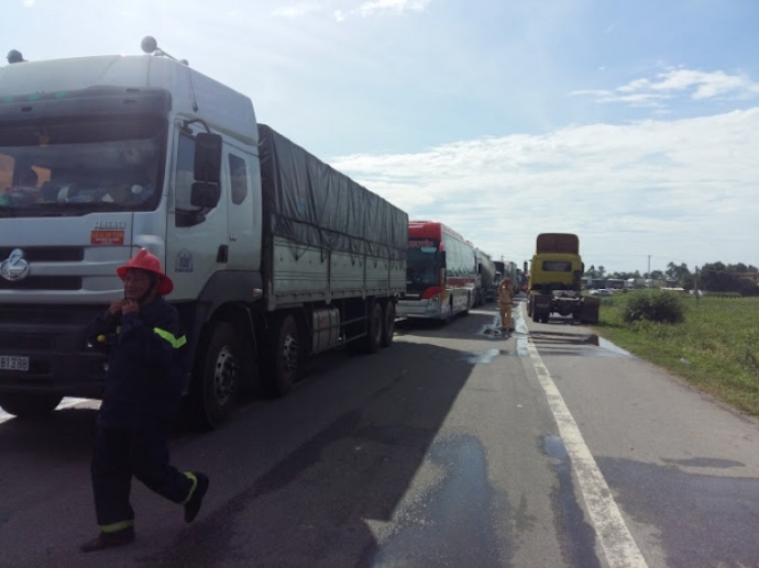 Xe- dau- keo- cho- 6- xe- hop- chay- ngun- ngut- t