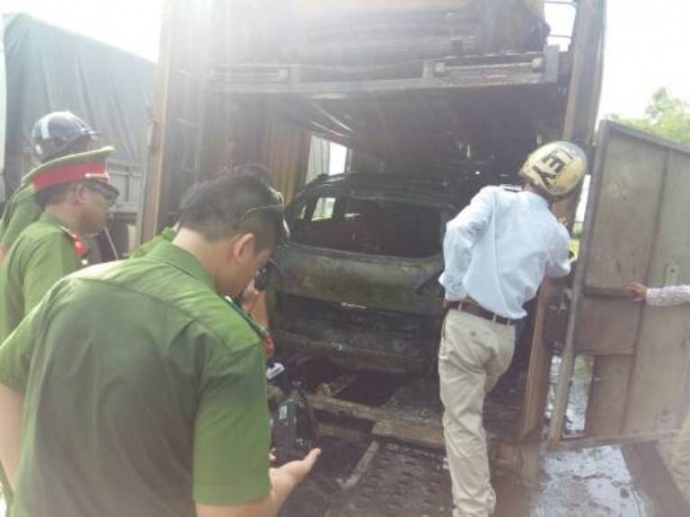 Xe- dau- keo- cho- 6- xe- hop- chay- ngun- ngut- t