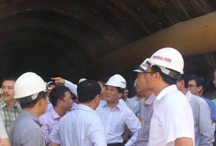 Thu- truong -Le- Dinh- Tho- thi- sat- du- an- duon